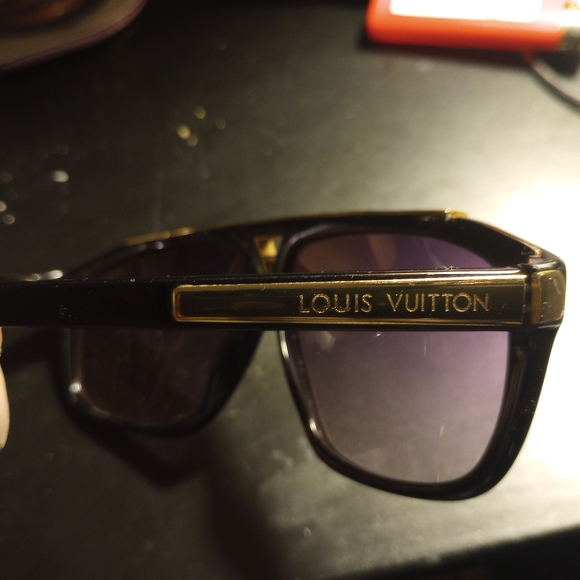 Louis Vuitton evidence woman sunglasses 100%authentic. Reat shape - Picture 3 of 10